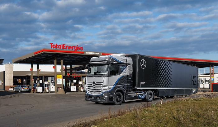 Lire la suite à propos de l’article Daimler et Total s’allient dans l’hydrogène en Europe
