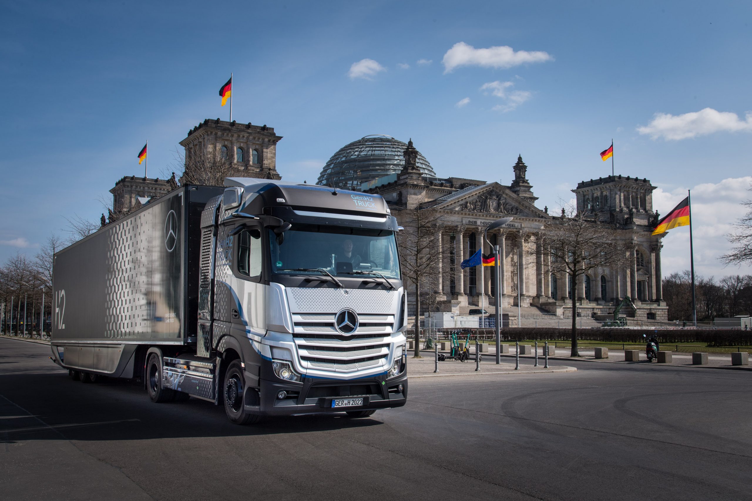 Lire la suite à propos de l’article Le camion à hydrogène de Daimler s’affiche à Berlin