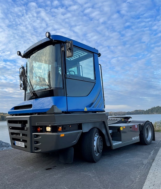 Read more about the article The port of Stockholm will take in Volvo’s H2 tractor